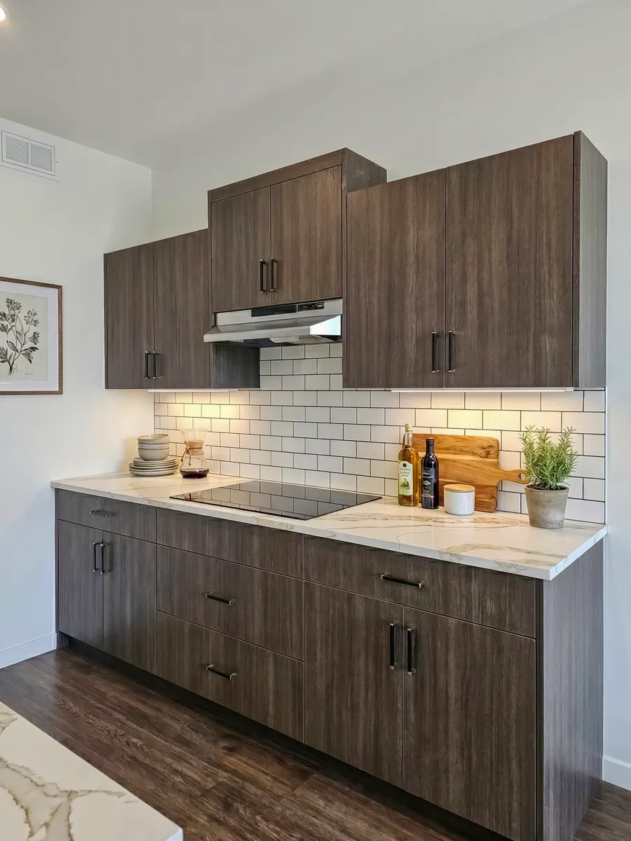 Quartz kitchen countertop in Winnipeg home